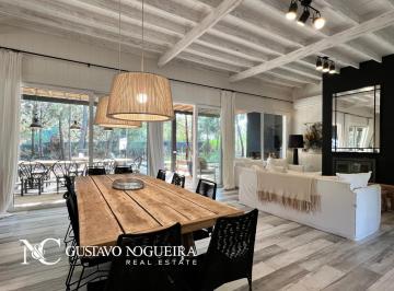 Casa · 240m² · 6 Ambientes · Casa en Venta en Costa Esmeralda a Pasos de La Playa
