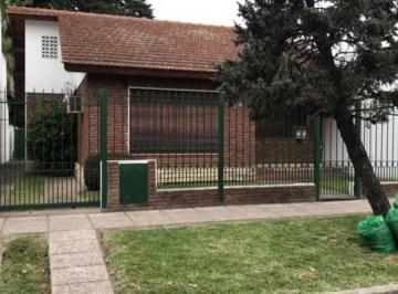 Casa · 100m² · 4 Ambientes · Chalet 4 Ambientes! Alquiler