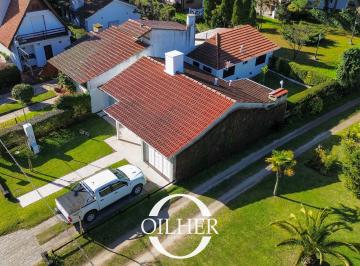 Casa de 3 ambientes, Villa Gesell · Venta Casa + Departamento - Zona Norte con Cochera y Gas Natural!