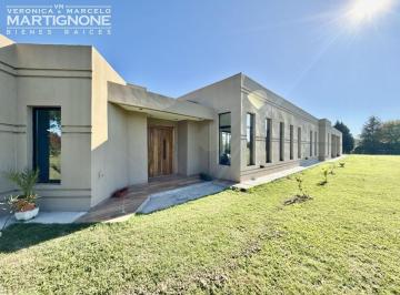 Casa · 364m² · 5 Ambientes · 2 Cocheras · Casa en Venta en Club de Campo La Ranita Luján