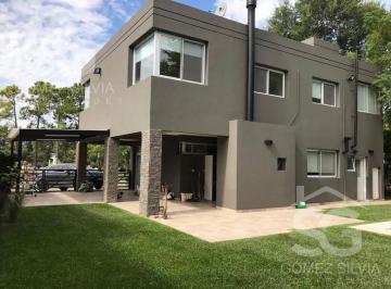 Casa · 242m² · 4 Ambientes · 2 Cocheras · Casa en Alquiler 4 Ambientes Barrio Cerrado Altos del Sol Villa Udaondo