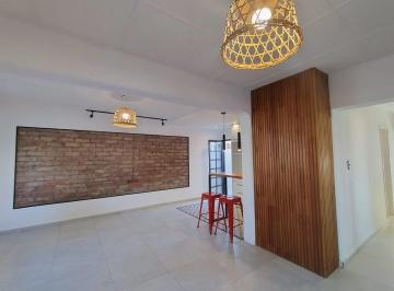 Casa · 120m² · 4 Ambientes · 2 Cocheras · Venta: Excelente Casa + Departamento en Luzuriaga.