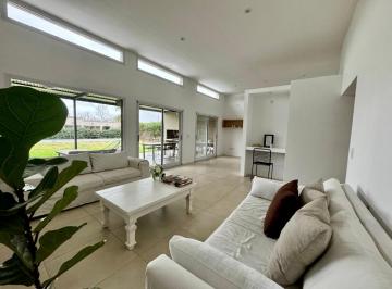 Casa · 170m² · 5 Ambientes · 2 Cocheras · Casa Amoblada en Alquiler Barrio Cerrado San Matias con Tres Habitaciones