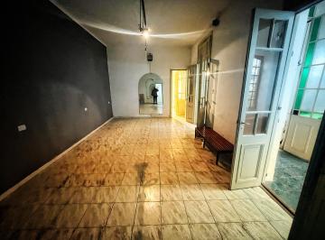 Local comercial , Villa del Parque · Amplia y Funcional Casa Para Uso Comercial en Villa del Parque!