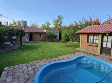 Casa · 140m² · 4 Ambientes · 2 Cocheras · Casa a La Venta en Bª Cordon del Plata Chacras