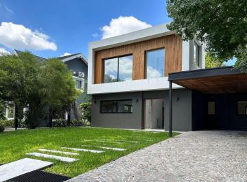 Casa · 177m² · 5 Ambientes · 2 Cocheras · Casa en Venta a Estrenar Los Lagartos Cc. Pilar