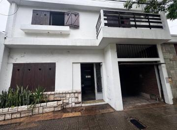 Casa · 154m² · 4 Ambientes · 1 Cochera · Venta Casa Tres Dorm. Zona Centro