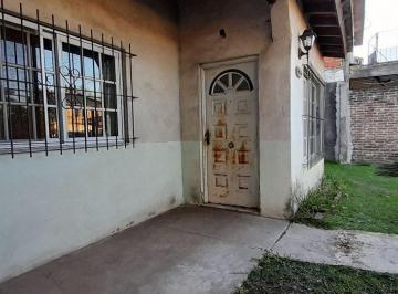 Casa · 60m² · 3 Ambientes · Venta Casa 3 Amb Cercana Centro Comercial G. Bourg