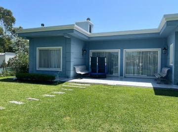 Casa · 2 Ambientes · 1 Cochera · Casa Quinta en Venta con Parque y Pileta
