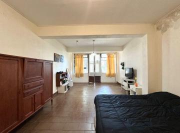 Local comercial · 72m² · Venta Local Al Frente con Patio Zona Constitución