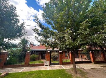 Casa · 194m² · 2 Ambientes · 2 Cocheras · Casa 3 Dorm. en Villa Belgrano Apto Credito