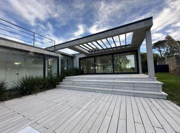 Casa · 200m² · 4 Ambientes · Casa en Venta Rumenco Joven