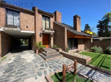 Casa · 250m² · 3 Dormitorios · 2 Cocheras · Casa en Moreno