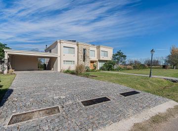 Casa · 365m² · 8 Ambientes · 2 Cocheras · Casa en Venta 5 Dorm. en Estancias Golf, Estancias del Pilar, Pilar
