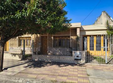 Casa de 9 ambientes, Córdoba · Venta Casa 2 Dorm y Depto Bº Ayacucho a 100 m de Av Capdevila