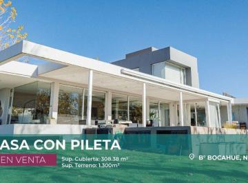 Casa · 308m² · 5 Ambientes · 1 Cochera · Casa en Venta con Pileta, B° Bocahue, Neuquen.