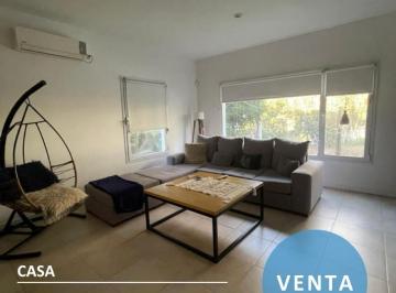 Casa · 148m² · 6 Ambientes · 1 Cochera · Casa de 3 Dorm. con Pileta, Sobre Calle Figueroa y Alighieri, Tandil