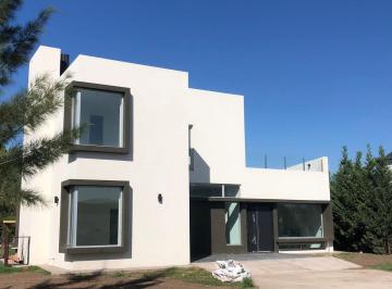 Casa · 196m² · 4 Ambientes · 2 Cocheras · Casa - Canning (Ezeiza) - 4 Ambientes - Pileta - Terraza - Moderna - Parrilla