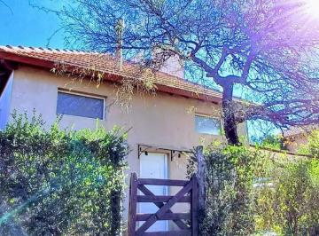 Casa · 130m² · 6 Ambientes · 1 Cochera · Casa de 4 Dorm. con Piscina Merlo Sl Depósito