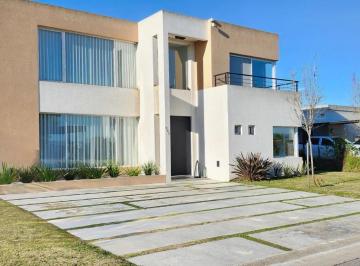 Casa · 171m² · 5 Ambientes · 2 Cocheras · Casa - Venta - Impecable - Barrio San Matías - Escobar