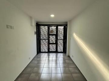 Oficina comercial de 1 ambiente, Villa Urquiza · Oficina Planta Baja a La Calle