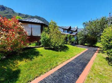 Casa · 889m² · 6 Ambientes · 1 Cochera · Casa - Lago Puelo