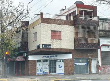 Local comercial de 4 ambientes, Parque Chacabuco · Local Comercial + Casa 2 Pisos con Terraza Quincho y Parrilla Parque Chacabuco