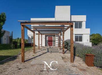 Casa · 140m² · 4 Ambientes · 1 Cochera · Casa en Venta en Costa Esmeralda
