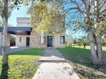 Casa · 178m² · 5 Ambientes · 2 Cocheras · Casa en Rosario Golf Country Club