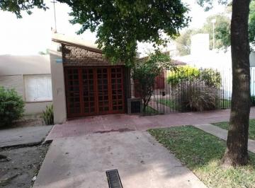 Casa · 138m² · 3 Dormitorios · 1 Cochera · Casa en Barrio Juan de Garay