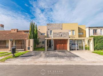 PH · 172m² · 5 Ambientes · 2 Cocheras · PH en Caisamar