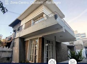 Casa · 232m² · 4 Ambientes · Casa en Venta en El Centro de Cipolletti