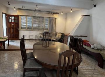 Casa · 190m² · 4 Ambientes · 1 Cochera · Casa con Terraza y Garaje en Crucecita