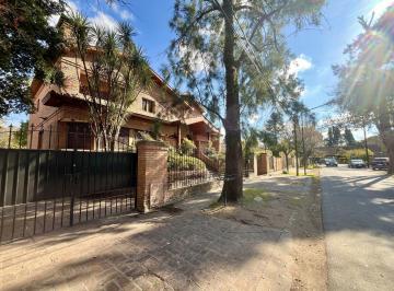 Cale cortada · Casa en Venta en Lomas de San Isidro, Ideal Para Amante de Los Autos, con El Mejor Acceso!