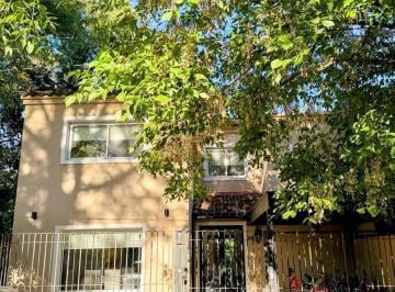 Casa · 142m² · 4 Ambientes · 1 Cochera · Casa en Venta. Barrio Cuba. Villa de Mayo