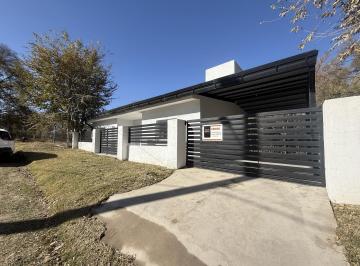 Casa · 96m² · 3 Ambientes · 1 Cochera · Casa en Alta Gracia Venta