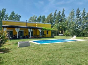 Casa · 94m² · 3 Ambientes · Venta Casa en Chacras de Uribelarrea, 2 Habitaciones Piscina