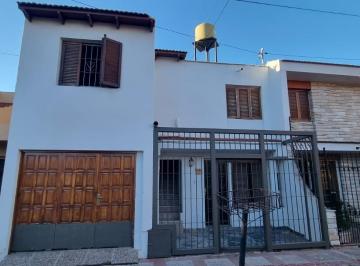 Casa · 161m² · 7 Ambientes · 2 Cocheras · Casa en Barrio Unimev