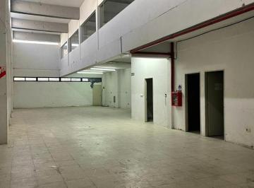 Depósito · 750m² · Depósito en Alquiler en Flores - 750 m
