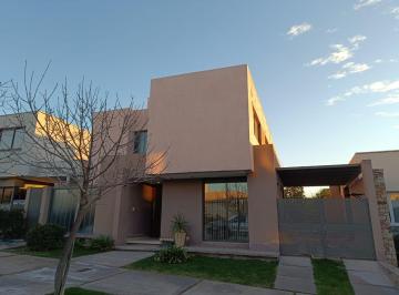 Casa de 5 ambientes, El Challao · Rodriguez Damonte Alquila Casa con Piscina Barrio La Bastilla El Challao Mendoza