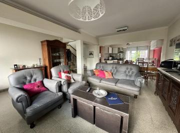Casa · 485m² · 6 Ambientes · 1 Cochera · Casa en Venta de 3 Dorm. con Cochera en Rosario - Barrio Luis Agote