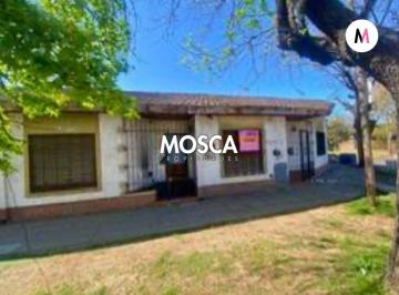 Casa · 80m² · 4 Ambientes · 1 Cochera · Vendo P. H. 3 Dorm. Cochera y Patio