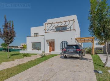 Casa · 242m² · 5 Ambientes · Casa en Alquiler Anual Amoblada, Barrio Riberas Puertos / Escobar
