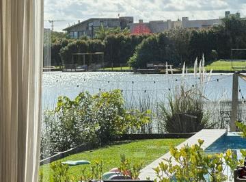 Casa · 300m² · 6 Ambientes · 1 Cochera · Barbarita - Casa en Alquiler