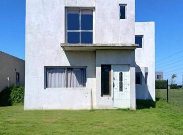 Casa · 144m² · 4 Ambientes · Venta Casa 4 Amb Barrio Laguna Azul Ezeiza