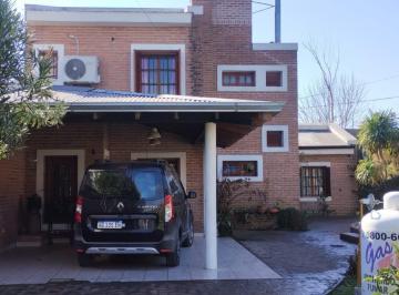 Casa · 260m² · 5 Ambientes · 2 Cocheras · Casa en Venta 3 Habitaciones con Pileta Sicardi
