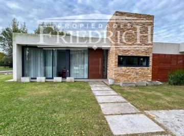 Casa · 220m² · 4 Ambientes · 5 Cocheras · Venta Club de Campo El Nacional