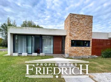 Casa · 220m² · 4 Ambientes · 5 Cocheras · Venta Club de Campo El Nacional