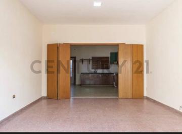 Casa · 200m² · Casa Al Frente de 2 Dorm. + Casa Interna