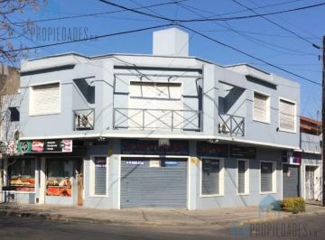 Casa · 220m² · 1 Cochera · Locales y Propiedad de 5 Ambientes. Ideal Inversor